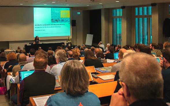 Alla conferenza sono stati illustrati esempi di buone prassi nonché esperienze tratte dalle attività svolte nelle scuole.