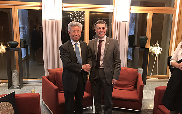Le conseiller fédéral Ignazio Cassis rencontre M. LJin Liqun, président de la Banque asiatique d'investissement pour les infrastructures. 