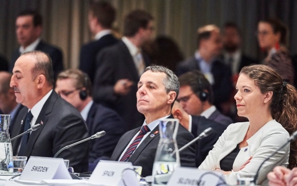 Federal Councillor Cassis is listening to a speech at the Council of Europe ministerial session in Helsinki.