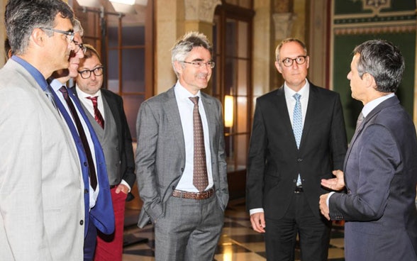 Il consigliere federale Ignazio Cassis incontra il Governo grigionese nel quadro del dialogo con la Svizzera italiana.