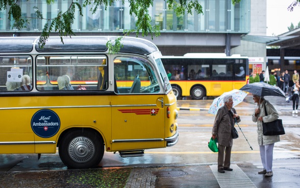 Il bus giallo di «Meet the Ambassadors».