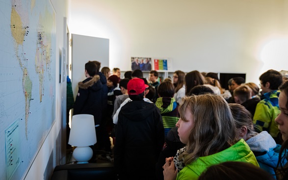 Children visit the office of Federal Councillor Ignazio Cassis.