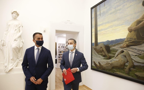 Il consigliere federale Cassis e il ministro degli Esteri italiano Di Maio al Museo Vincenzo Vela di Ligornetto.