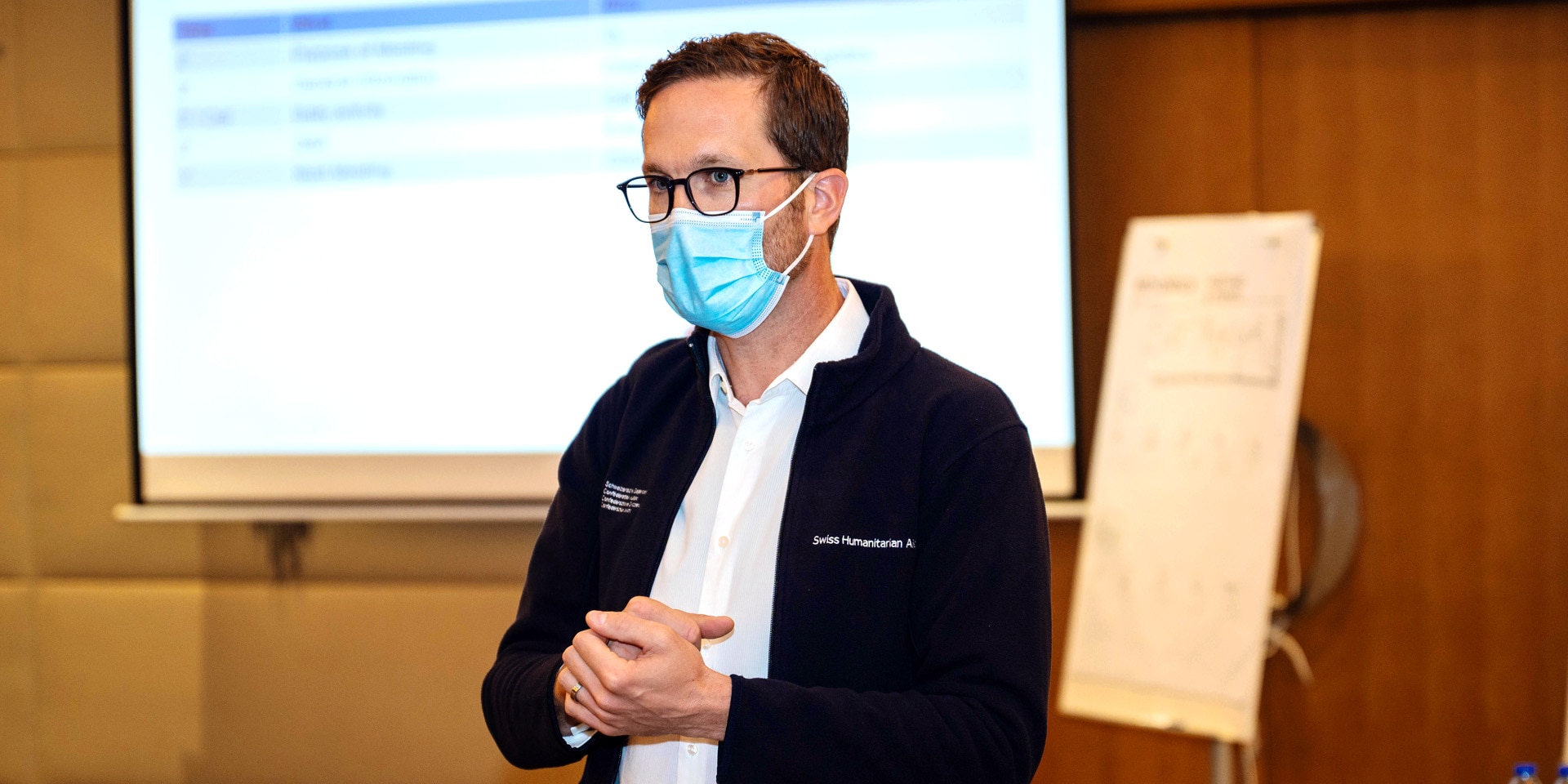 Claude Wandeler, chef adjoint de la division Moyen-Orient et Afrique du Nord, intervient lors de la réunion quotidienne avec les experts de l'aide humanitaire à Beyrouth.