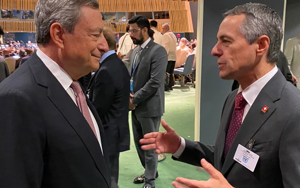 Il presidente della Confederazione Ignazio Cassis e il primo ministro italiano Mario Draghi a margine della settimana di apertura ad alto livello dell'Assemblea generale dell'Organizzazione delle Nazioni Unite.  