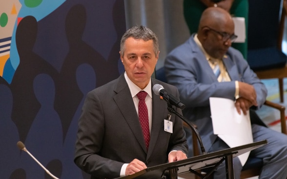 Bundespräsident Cassis während des Anlasses zum 30. Jahrestag der UNO-Deklaration für Menschenrechte. 