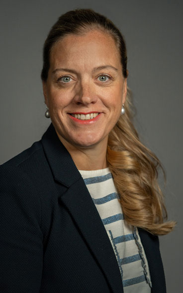 Portrait de l’ambassadrice Alexandra Baumann, cheffe de la Division Prospérité et durabilité du DFAE.
