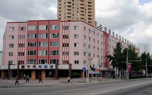 Scène de rue à Pyongyang, capitale de la RPDC.