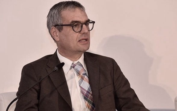 Porträt von Patrick Egli, Co-Leiter der Sektion Wirtschaft und Bildung innerhalb der Direktion für Entwicklung und Zusammenarbeit (DEZA).