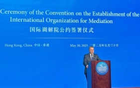 Il consigliere federale Cassis presenta a Hong Kong la politica svizzera dei buoni uffici