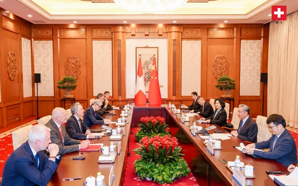 Das Bild zeigt das bilaterale Treffen zwischen Bundesrat Ignazio Cassis und dem chinesischen Aussenminister Wang Yi.