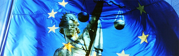 Illustration du drapeau européen et de la statue de la Justice