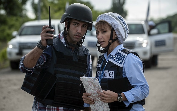 Una pattuglia della Missione speciale di monitoraggio dell’OSCE in Ucraina nell’agosto del 2016 in missione della regione di Donec’k.