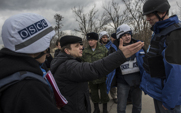 En patrouille avec la mission spéciale d'observation de l'OSCE en Ukraine.