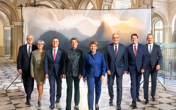 Foto dei  sette consiglieri federali e del cancelliere federale