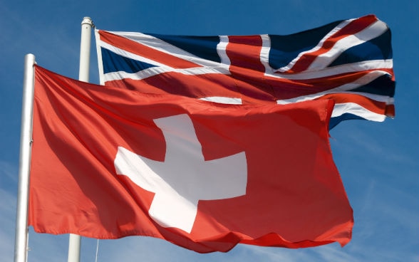 Fahnen Schweiz und UK