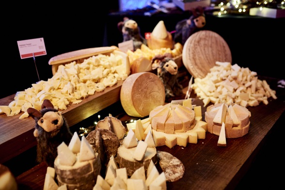 At this gastronomic evening, the guests could taste various Swiss specialities, including a selection of finest Swiss cheese.