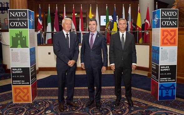  MM. Thorbjorn Jagland, Anders Fogh Rasmussen et Didier Burkhalter lors de la séance photo ayant lieu en marge de la conférence.