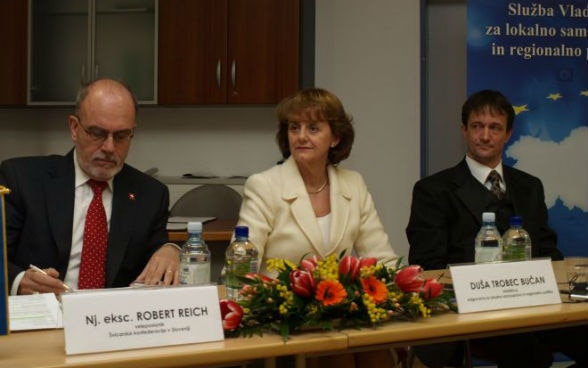 Dusa Trobec Bučan, Ministerin für kommunale Selbstverwaltung und Regionalpolitik und Robert Reich, Schweizer Botschafter in Slowenien